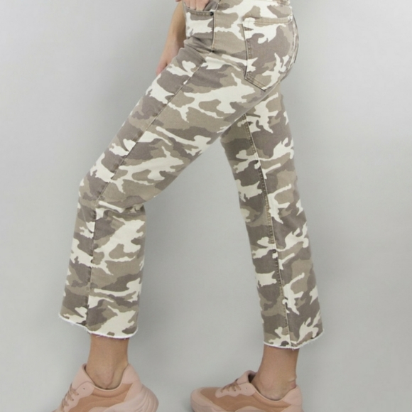 Size 25 NWT Tractr Blu Camo Crop Pant - Picture 6 of 6